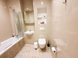 Hoxton 3-Bed Flat w/ Balcony | Old St, Shoreditch  Apartment in London Borough of Islington