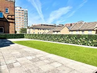 Hoxton 3-Bed Flat w/ Balcony | Old St, Shoreditch  Apartment in London Borough of Islington