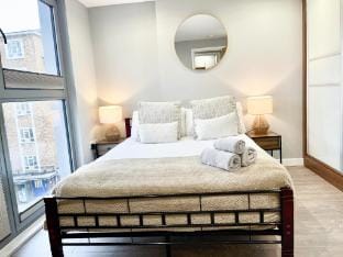 Modern 3Bed Flat in Shoreditch w/ Private Terrace Apartment in London Borough of Islington
