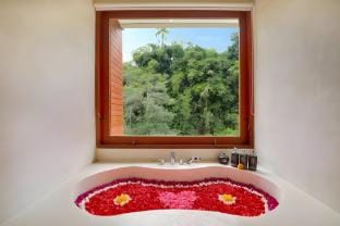 Suite Double Room Villa with Forest View in Ubud Villa in Tampaksiring