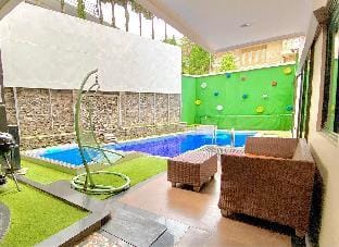 Villa DagoResor Nirwana 7BR 28peop PrivatePool BBQ Villa in Bandung