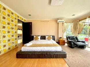 Villa DagoResor Nirwana 7BR 28peop PrivatePool BBQ Villa in Bandung