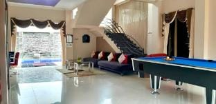 Villa DagoResor Nirwana 7BR 28peop PrivatePool BBQ Villa in Bandung