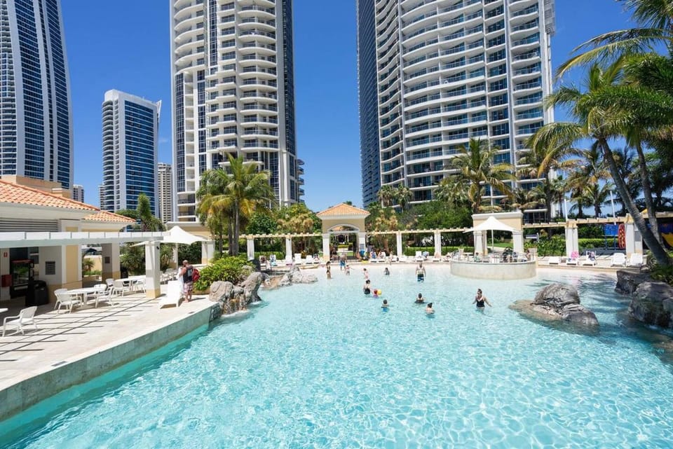 Resort Style Living - Chevron Renaissance Apartment in Surfers Paradise