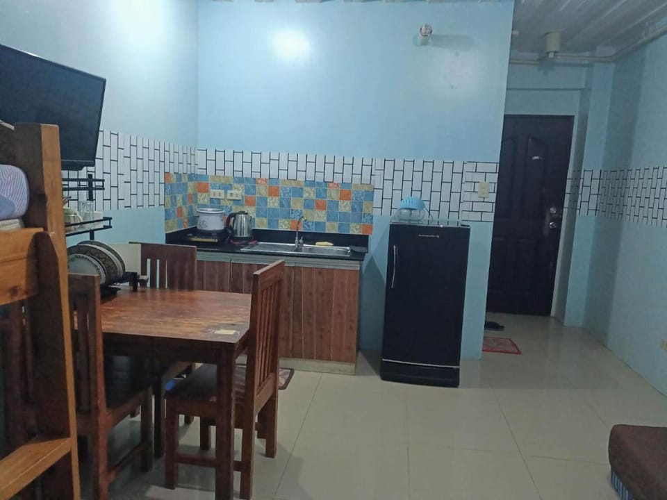 Vimelzu Mhavic Family Room Apartment in Paranaque