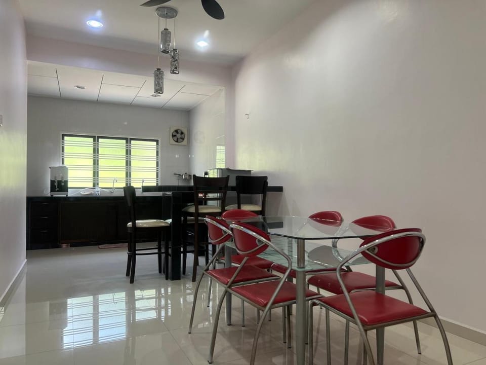 Padang Temu Near TOWN Homestay 9pax @ ExcluSuites  Vacation rental in Malacca