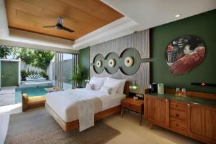 Tropical 1BR Private Pool Villa near Beach Villa in North Kuta