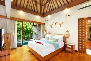 Romantic 1BR Private Pool Villa near Beach Villa in Kuta