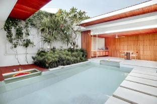Modern 1BR Villa with Private Pool and Bathtub Villa in North Kuta