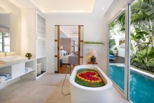 Romantic 1BR Private Pool & Bathtub Villa Seminyak Villa in Kuta