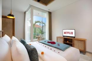 Cozy 3BR Private Pool Villa near Legian Beach Villa in Kuta
