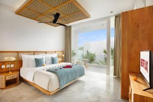 Royal 3BR Private Pool & Jacuzzi Villa in Legian Villa in Kuta