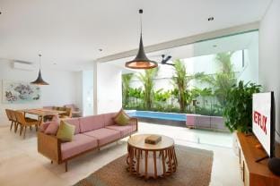 Royal 3BR Private Pool & Jacuzzi Villa in Legian Villa in Kuta