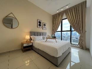 3R3B KLCity CentreView (Balcony) - 8 pax B14-07 Apartment in Federal Territory of Kuala Lumpur