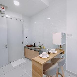 Romantic Sky Trees Bukit Indah with Netflix | Pool Apartment in Johor Bahru