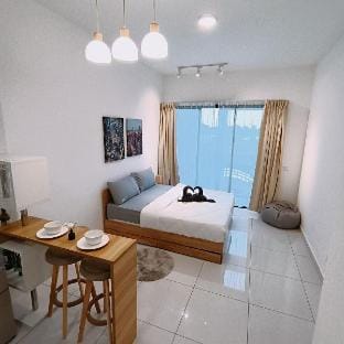 Romantic Sky Trees Bukit Indah with Netflix | Pool Apartment in Johor Bahru
