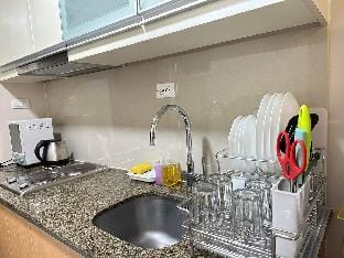 A Residence with a Mall and Nightlife @ Uptown BGC Apartment in Makati
