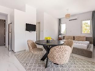 Sanders Cruise - Elegant Studio apt. wbalcony Apartment in Limassol City