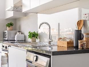 Sanders Cruise - Elegant Studio apt. wbalcony Apartment in Limassol City