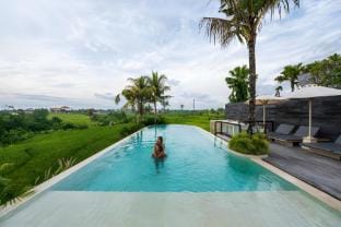 Tropical Loft Suite Room Villa with Pool in Canggu Vacation rental in North Kuta