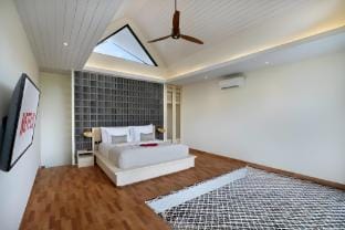 Tropical Loft 1BR Private Pool Villa with Jacuzzi Villa in North Kuta