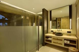 Royal 1BR Private Pool Villa with Jacuzzi Villa in North Kuta