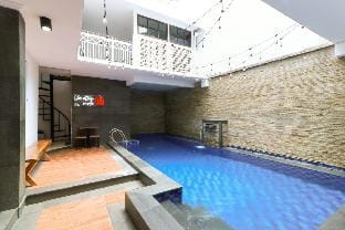 Villa Dago Tubagus 5BR 20people PrivatePool & BBQ Villa in Bandung