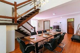 Villa Dago Tubagus 5BR 20people PrivatePool & BBQ Villa in Bandung