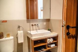 Comfy Double Room Villa with Pool near Beach Vacation rental in North Kuta