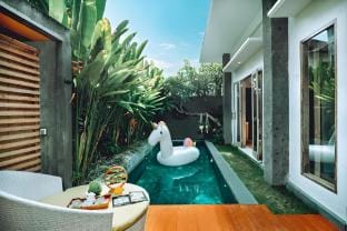 Tropical 1BR Private Pool Villa in Center Seminyak Villa in North Kuta