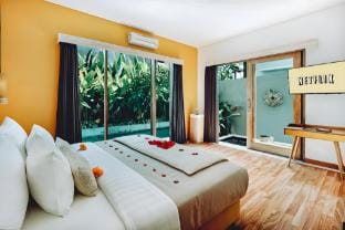 Tropical 2BR Private Pool Villa in Center Seminyak Villa in North Kuta