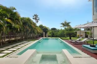 Luxury 4BR Private Pool Villa in Center Canggu Villa in North Kuta