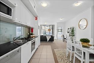 A Modern Apt for 6 Right Next to Darling Harbour Vacation rental in Sydney