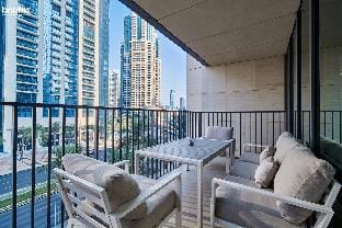 bnbmehomes| Ultra-Lux Duplex near Burj Khalifa 212 Apartment in Dubai