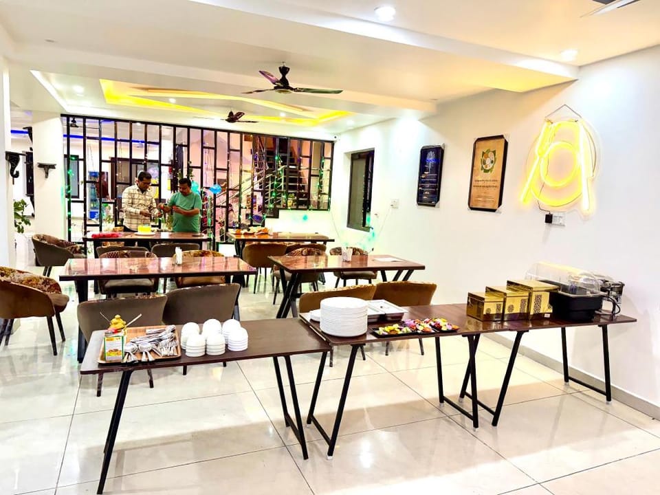 HOTEL THE JMC CHINTPURNI DHAM Hotel in Punjab, India