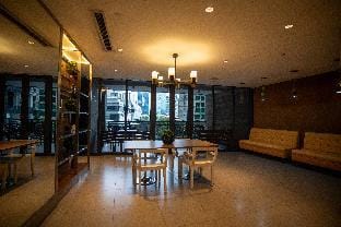 Penthouse at Poblacion | 200Mbs net | Awesome view Apartment in Makati