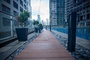Penthouse at Poblacion | 200Mbs net | Awesome view Apartment in Makati