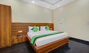 Hotel The Eden Expressway Apartment in Noida