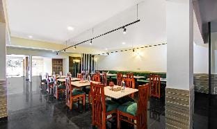Hotel The Eden Expressway Apartment in Noida