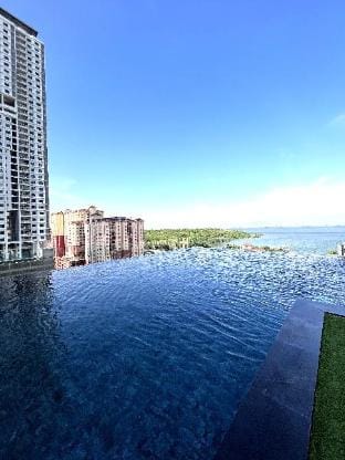 Georgetown Skypool Urban 3BR Family & Baby|SeaView Apartment in George Town