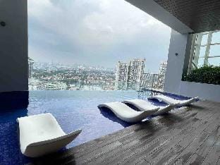 Azure, Spacious,Chiropractic Bed, Paradigm,KL View Apartment in Petaling Jaya