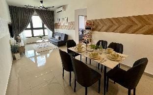 KLCCPavIkeaSMCV | MrtLrt | 13PAX | 3R2B | 1C.Park Vacation rental in Federal Territory of Kuala Lumpur