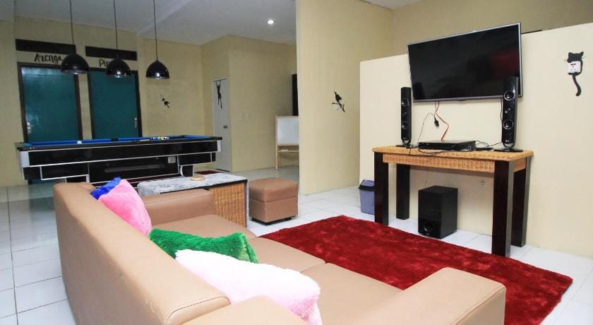 Urbanview Resort D'Oasis Mountain Puncak by RedDoorz Hotel in Cisarua