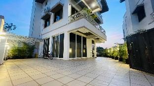 Euphoriaa | 4BHK Jacuzzi PvtPool Projector Lift Villa in Lonavla
