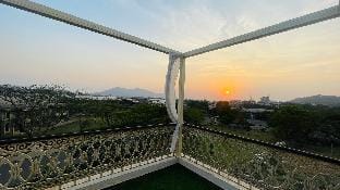 Euphoriaa | 4BHK Jacuzzi PvtPool Projector Lift Villa in Lonavla