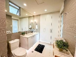 Spacious Sanctuary w/ nice view in BGC + Netflix Apartment in Makati