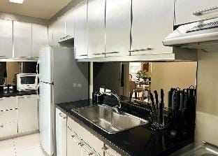 Spacious Sanctuary w/ nice view in BGC + Netflix Apartment in Makati
