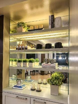 Spacious Sanctuary w/ nice view in BGC + Netflix Apartment in Makati