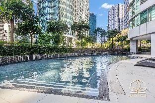 Vibrant Oasis with the best view in BGC + Netflix Apartment in Makati