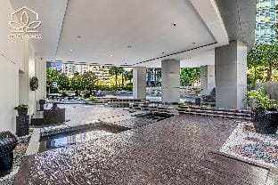 Vibrant Oasis with the best view in BGC + Netflix Apartment in Makati